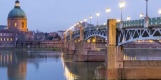 Toulouse, puente y edificios